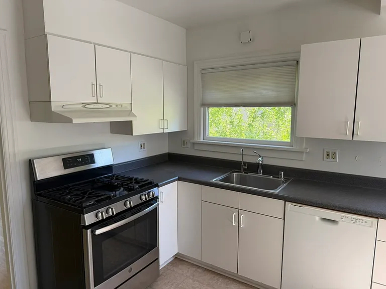 1258 Pine St — Photo 3
