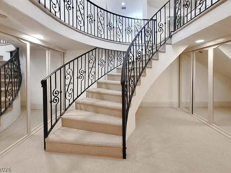 8 Rue Mediterra Dr — Photo 31