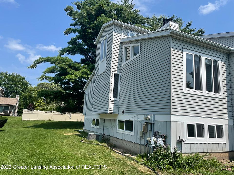 2nd image of 2176 Woodleaf St