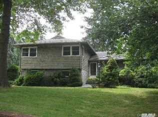 4 Milford Ln, Glen Cove, NY 11542