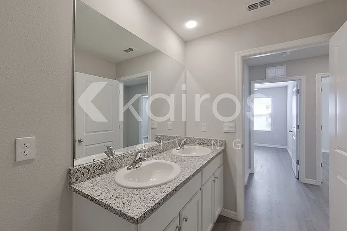 8616 SW 44th Ct — Photo 16