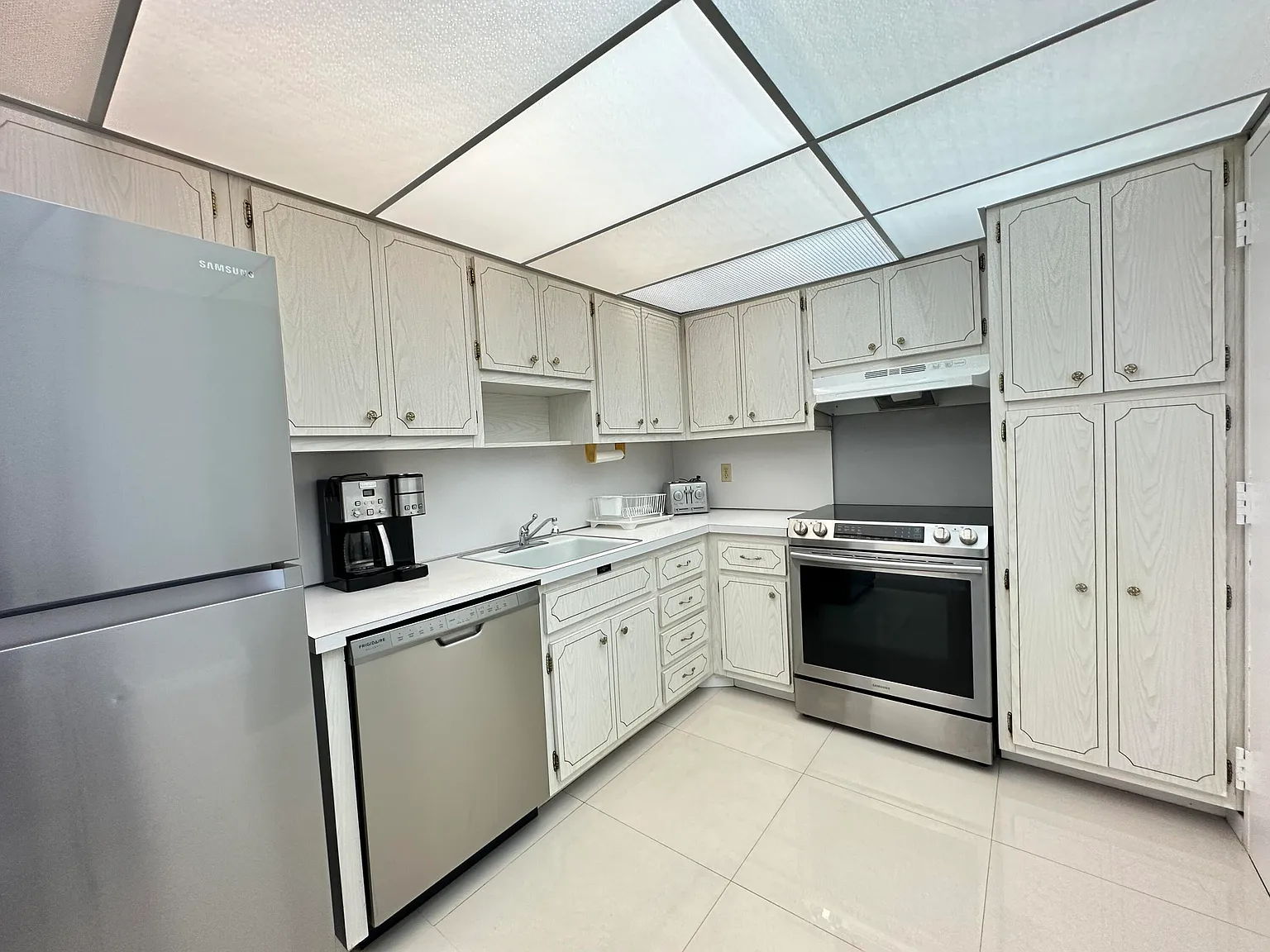 1 bed, 1.5 bath, 870 sqft, $2,150 — Photo 3