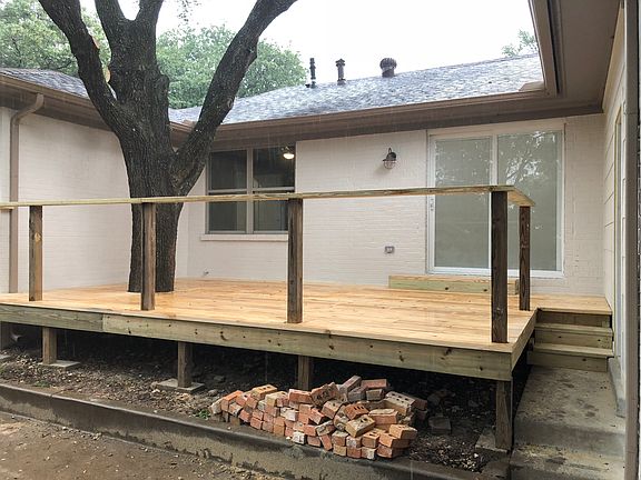 Back deck w patio door