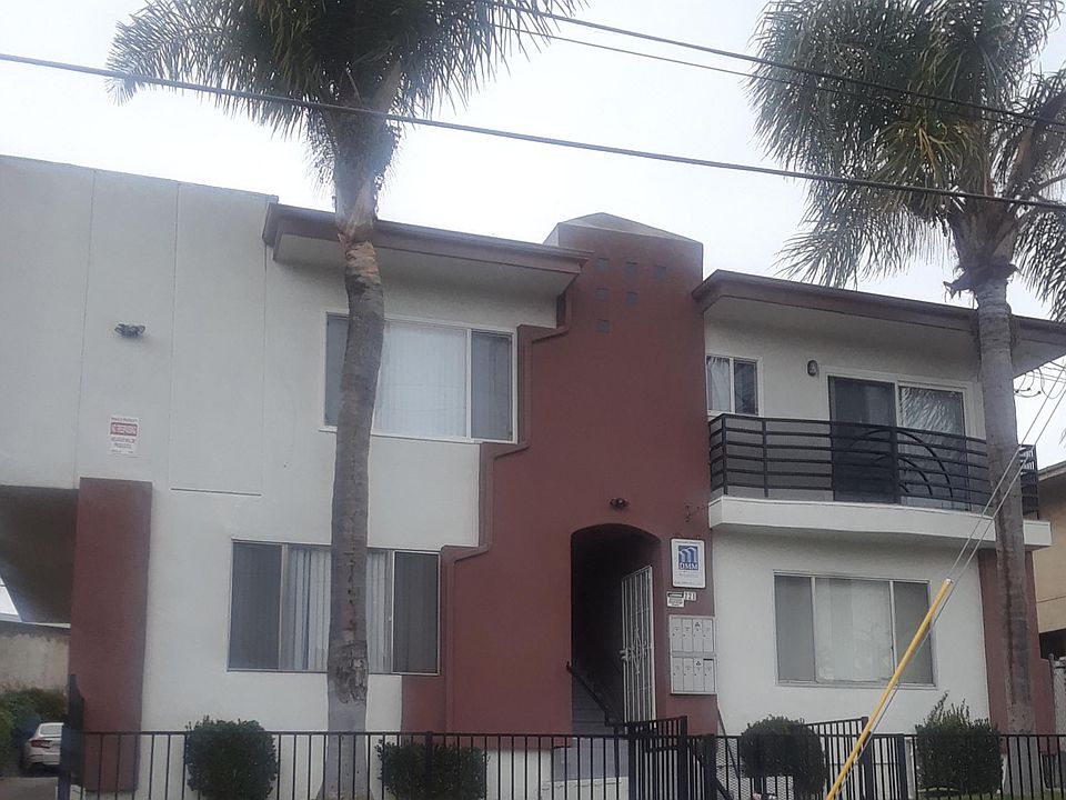 1st image of 721 W Hyde Park Blvd #2