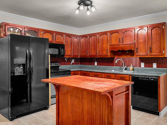 5th image of 2032 Yancy Dr