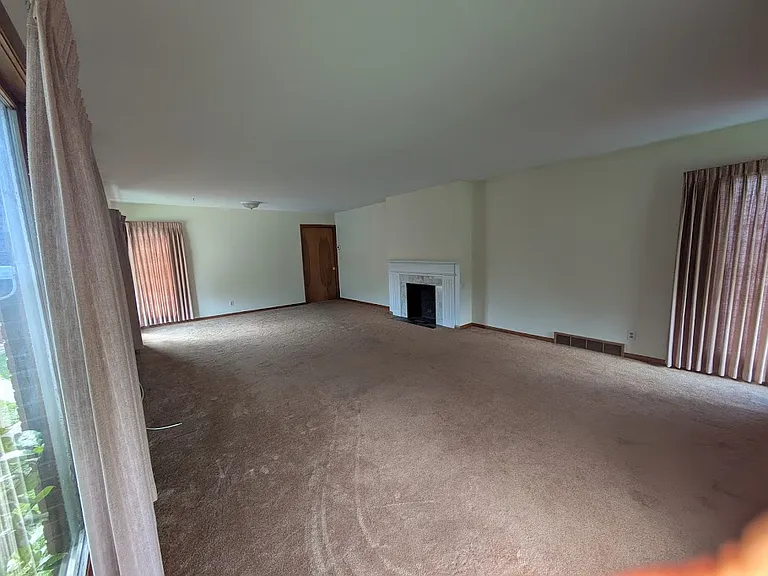 6234 N Canterbury Rd #UPSTAIRS — Photo 12