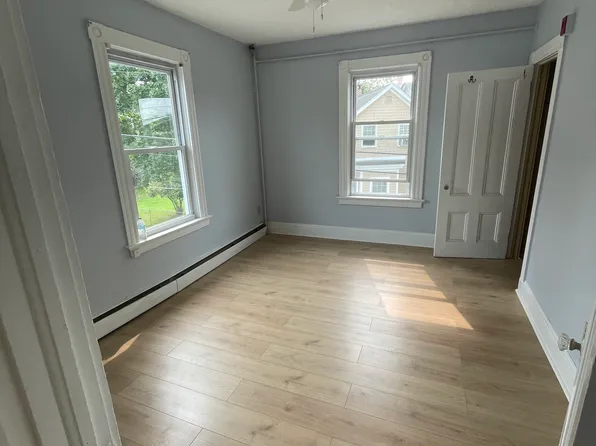 96 Warner St, Newport, RI 02840