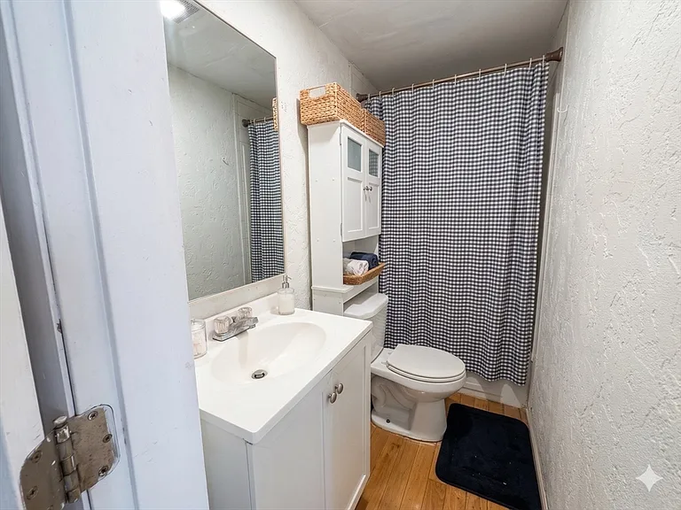 35 Charter St #6 — Photo 5