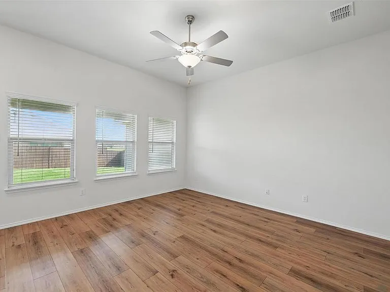 837 Amberwood Ct — Photo 8