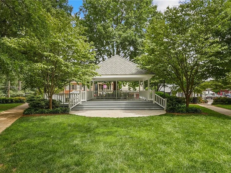244 Mill Creek Pl — Photo 1