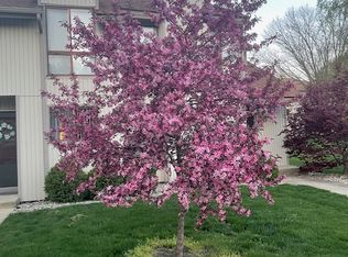 29 Colony West Dr, Champaign, IL