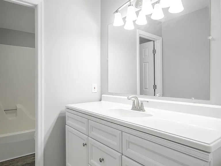 8214 Holly Crest Dr — Photo 29
