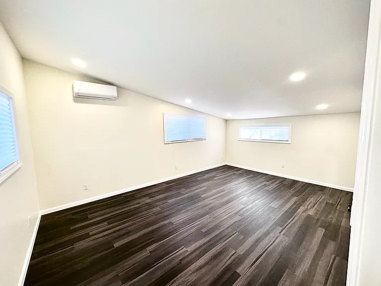 19 Primrose Ave W — Photo 16