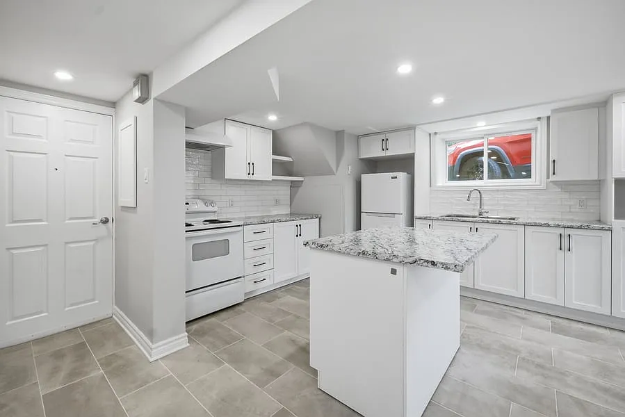 1225 Old Montreal Rd Unit 4 — Photo 3