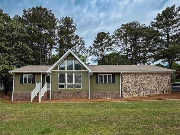 90 W Triple Tree Dr, Carrollton, GA 30117
