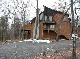 190 Cambridge Ct, Bushkill, PA 18324