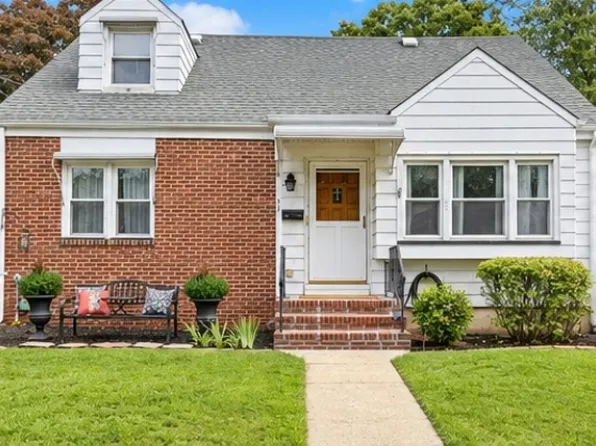 827 Pine St, Roselle Park Boro, NJ 07204
