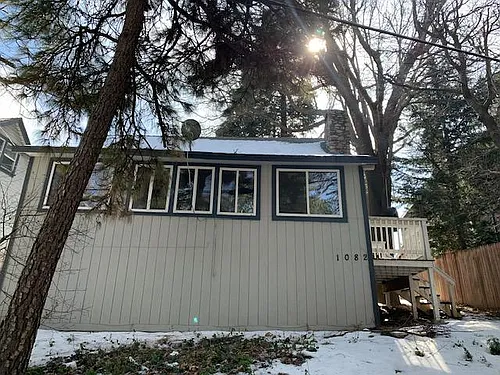 1082 Playground Dr Photo 1