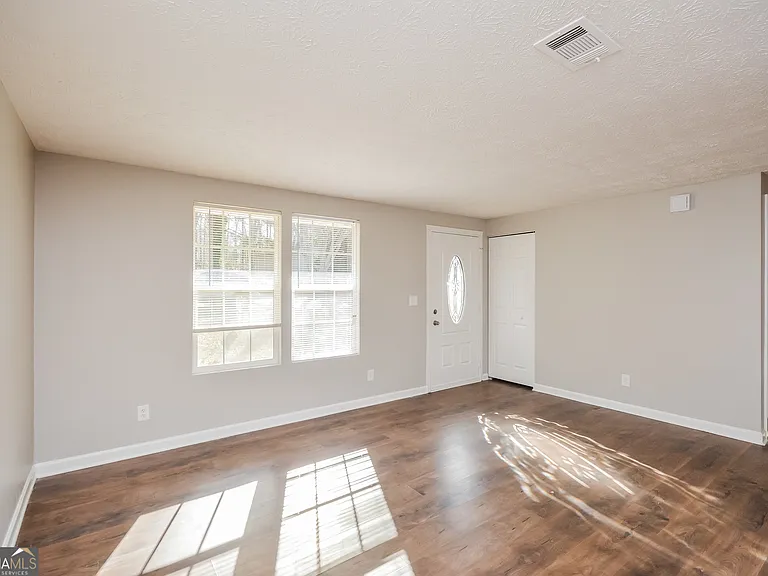 5176 Martins Crossing Rd — Photo 3
