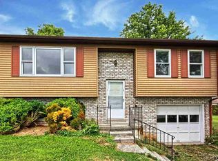 26 Colonial Dr, Hanover, PA 17331