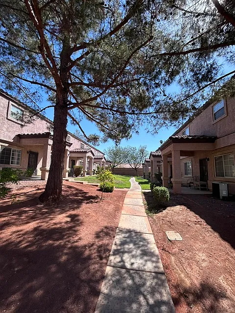 2501 Sierra Luna Avenue #102 - 102 — Photo 3