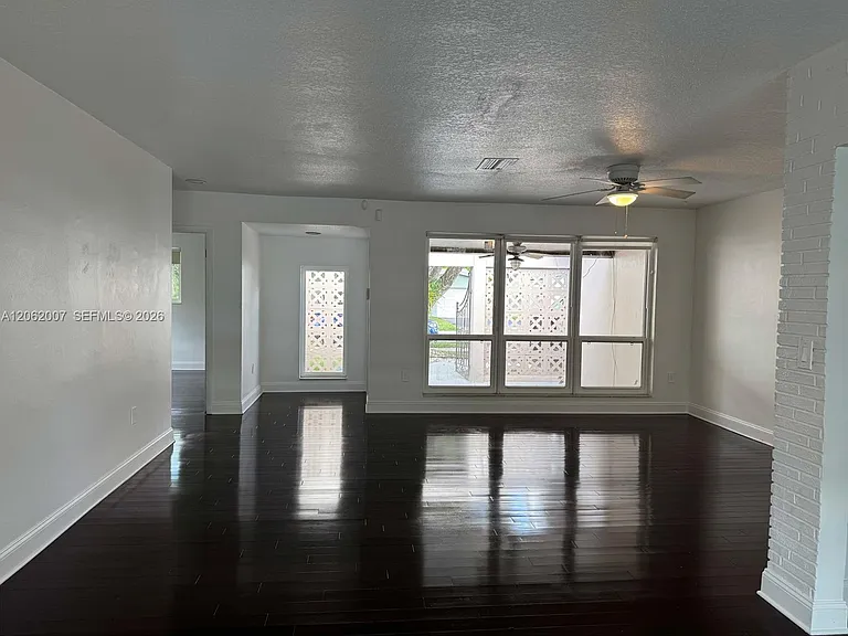 5320 SW 89th Ave — Photo 5