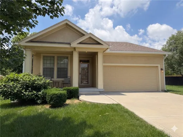 22375 Saint Francis St, Spring Hill, KS 66083