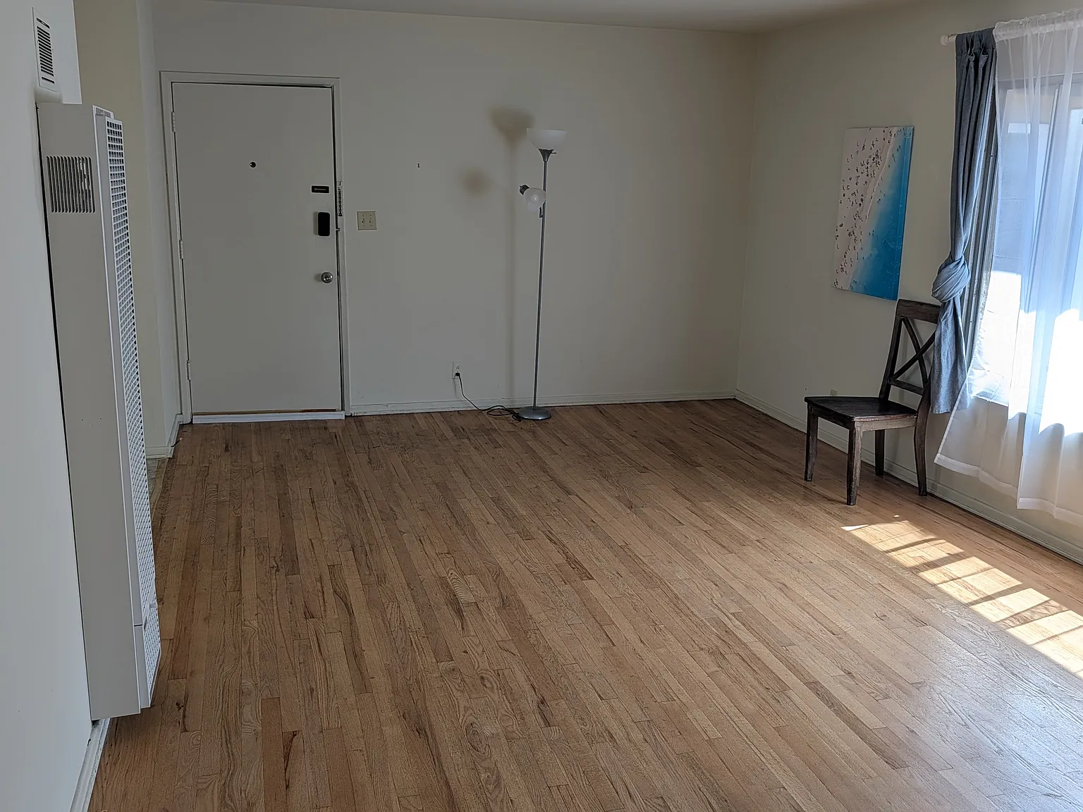 1424 Colby Ave — Photo 2