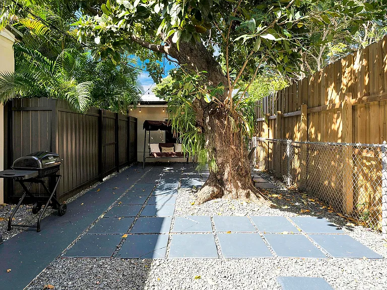 2440 SW 19th Ave #REAR — Photo 18
