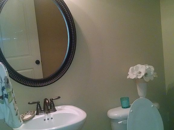 3rd image of 2000 B Croyden Cir