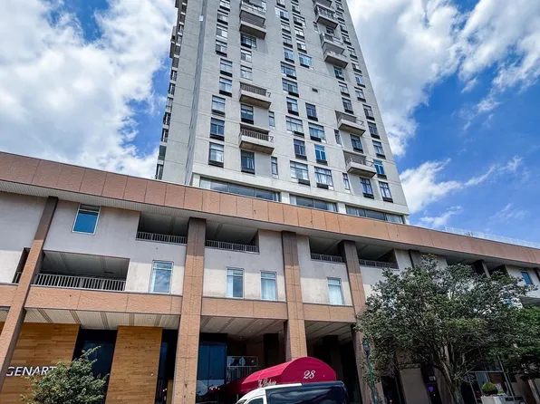 28 Allegheny Ave APT 1612, Towson, MD 21204