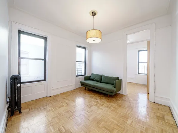 3692 Broadway 64 image 6 of 6