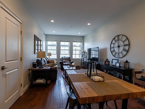 2nd image of 170 W Broadway #305