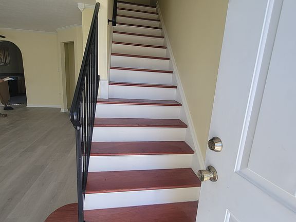 2nd image of 869 S Club House Rd APT 8