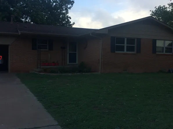 209 Cardinal Cir S, Altus, OK 73521