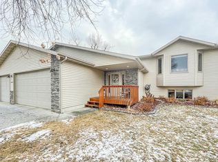 3419 Heartwood Dr SE, Mandan, ND 58554