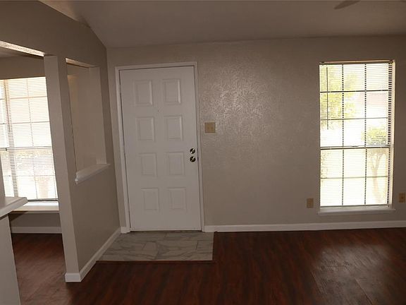 5th image of 466 Weaver St