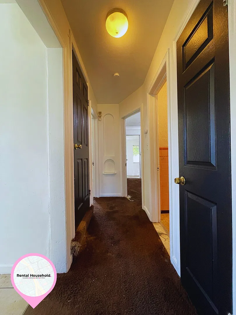 Spacious Detroit Rental MoveIn Ready! — Photo 4