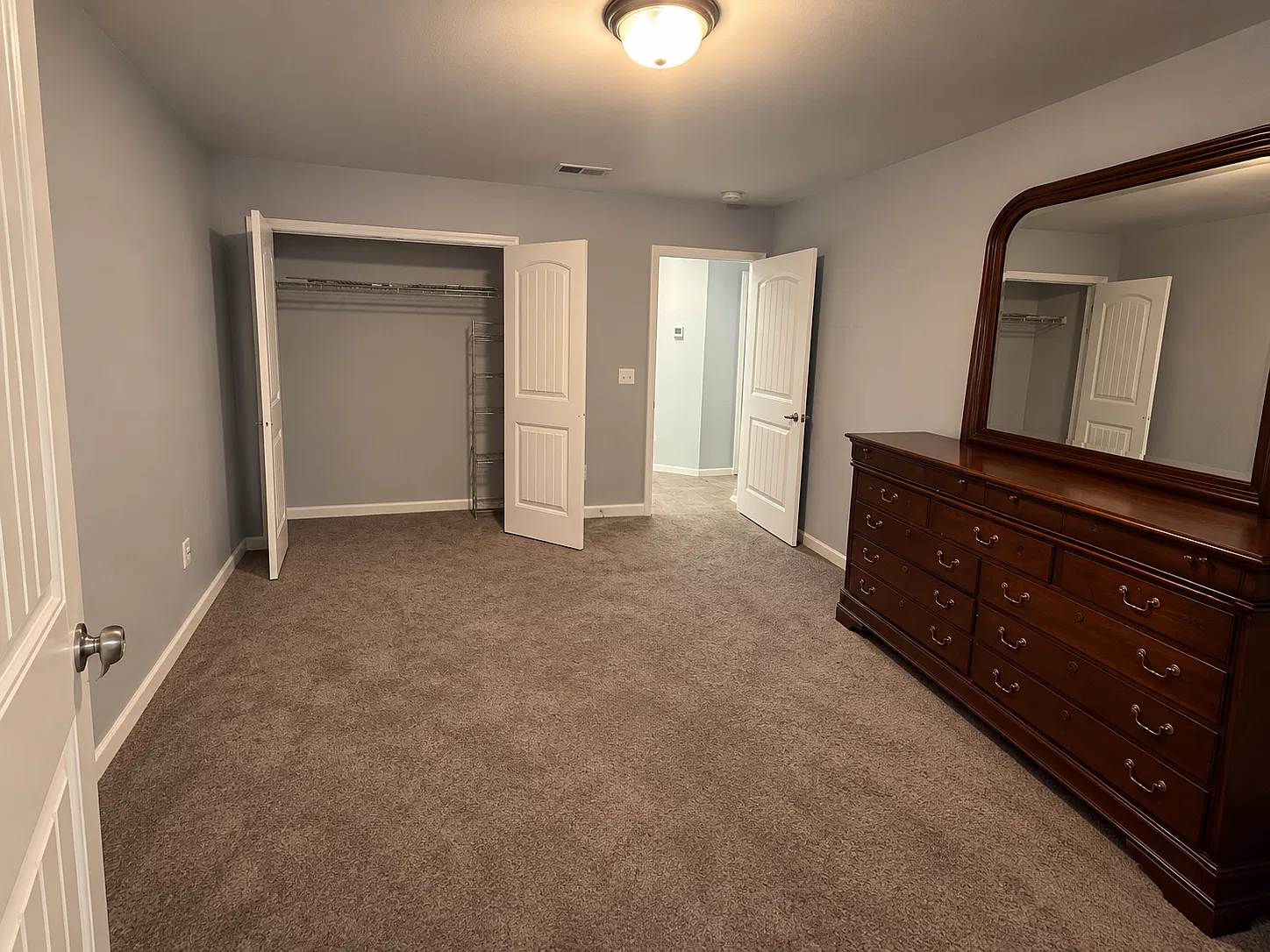 4 bed, 2022 sqft, $1,100 — Photo 4