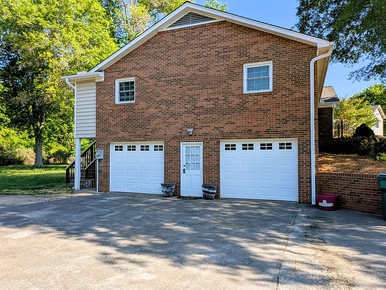 6913 Crandall Ct — Photo 23