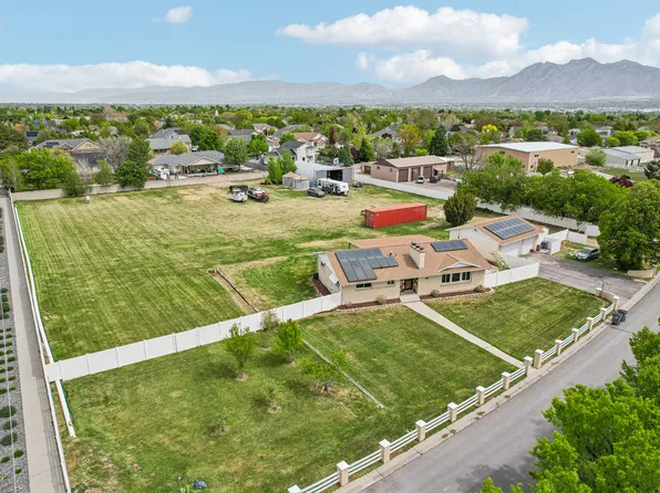 2668 W Horseshoe Cir, South Jordan, UT 84095