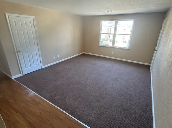 Castlewood Apartments - 8, 2032 Westgate Dr, Pekin, IL 61554