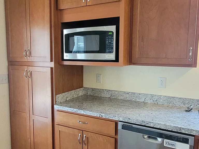 Dishwasher, microwave, and roomy cabinets