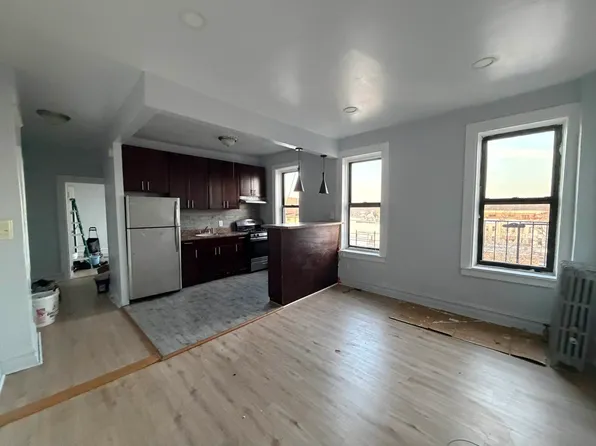 1077 New York Avenue image 1 of 9