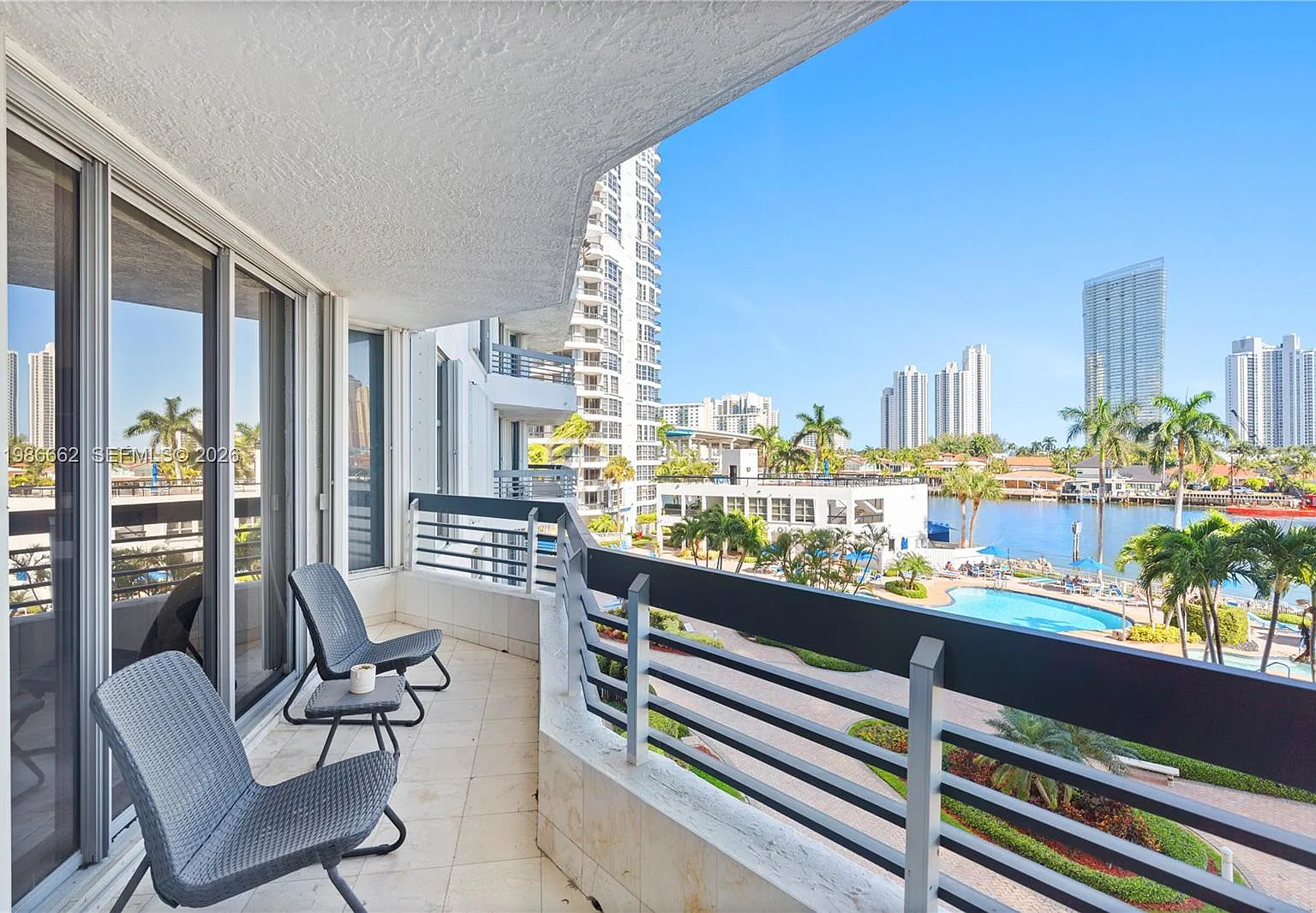 Mystic Pointe Condo No Th — Photo 3