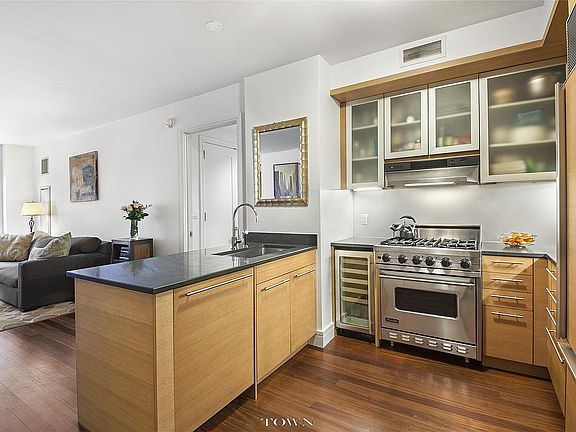 2nd image of 30 West St APT 8G