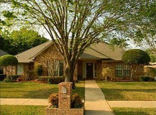 1305 Brookshire Dr, Bedford, TX 76021