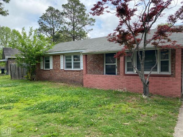 2104 Parkside Dr, Jonesboro, AR 72401