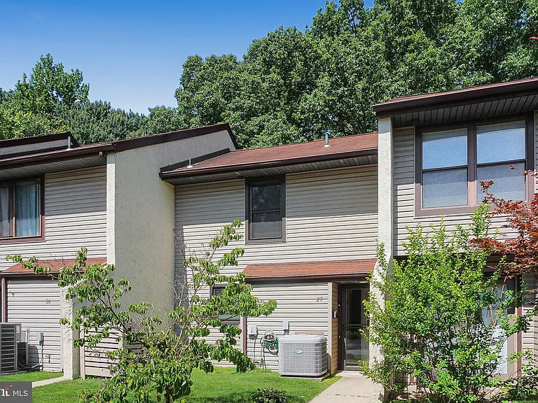 27 W Azalea Ln — Photo 1