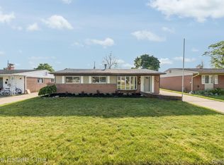 706 Van Lawn St, Westland, MI 48186